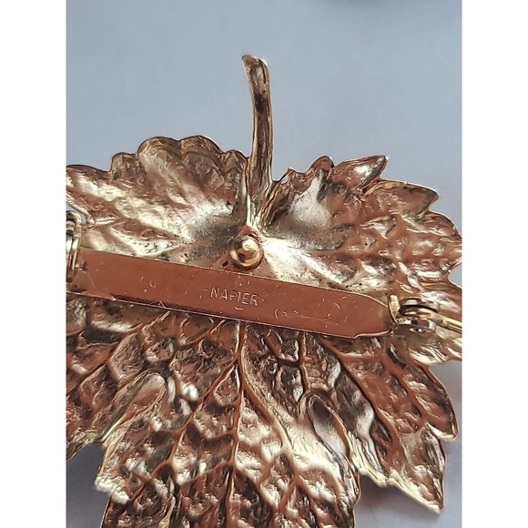 Vintage NAPIER Signed MAPLE LEAF PIN Gold Tone Brooch w/ Faux Pearl - Picture 8 of 10